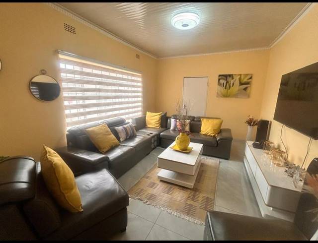 8 BEDROOM HOUSE FOR SALE IN STANFIELD HILL